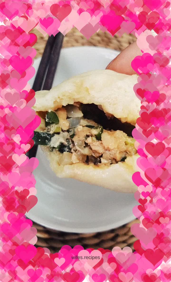 Pork and spring onion soup dumplings