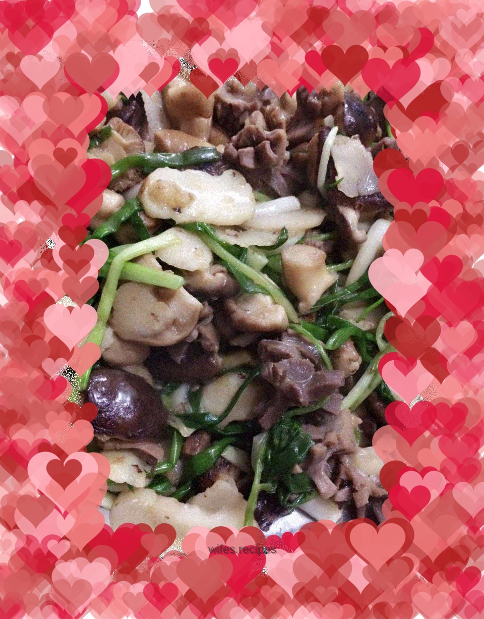 Stir-fried chicken kidneys with water chestnuts, fungus, mushrooms
