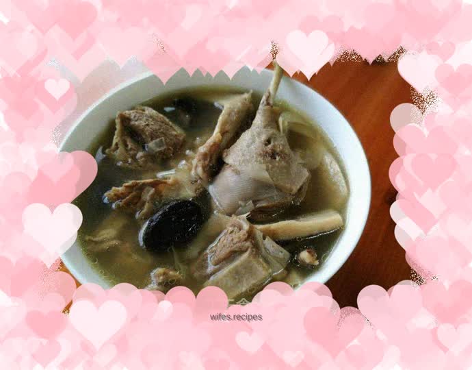 Dried bamboo shoots and duck stew