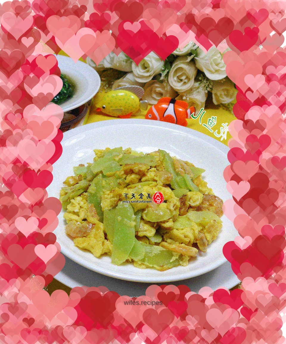 Fried eggs with lettuce