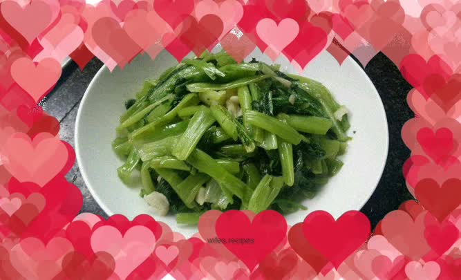 Stir-fried water spinach with garlic