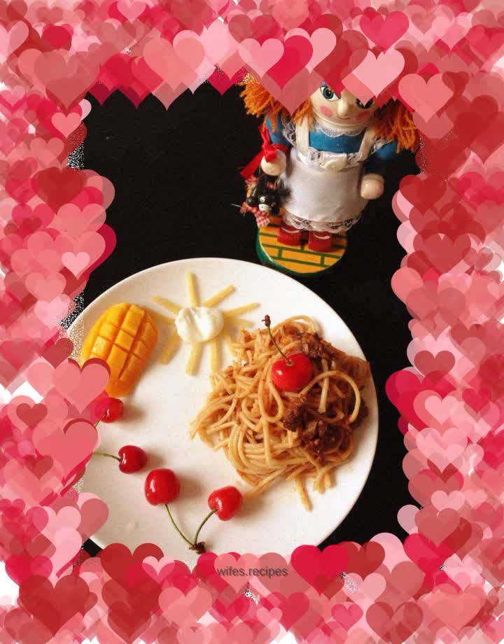 Fried noodles with meat sauce