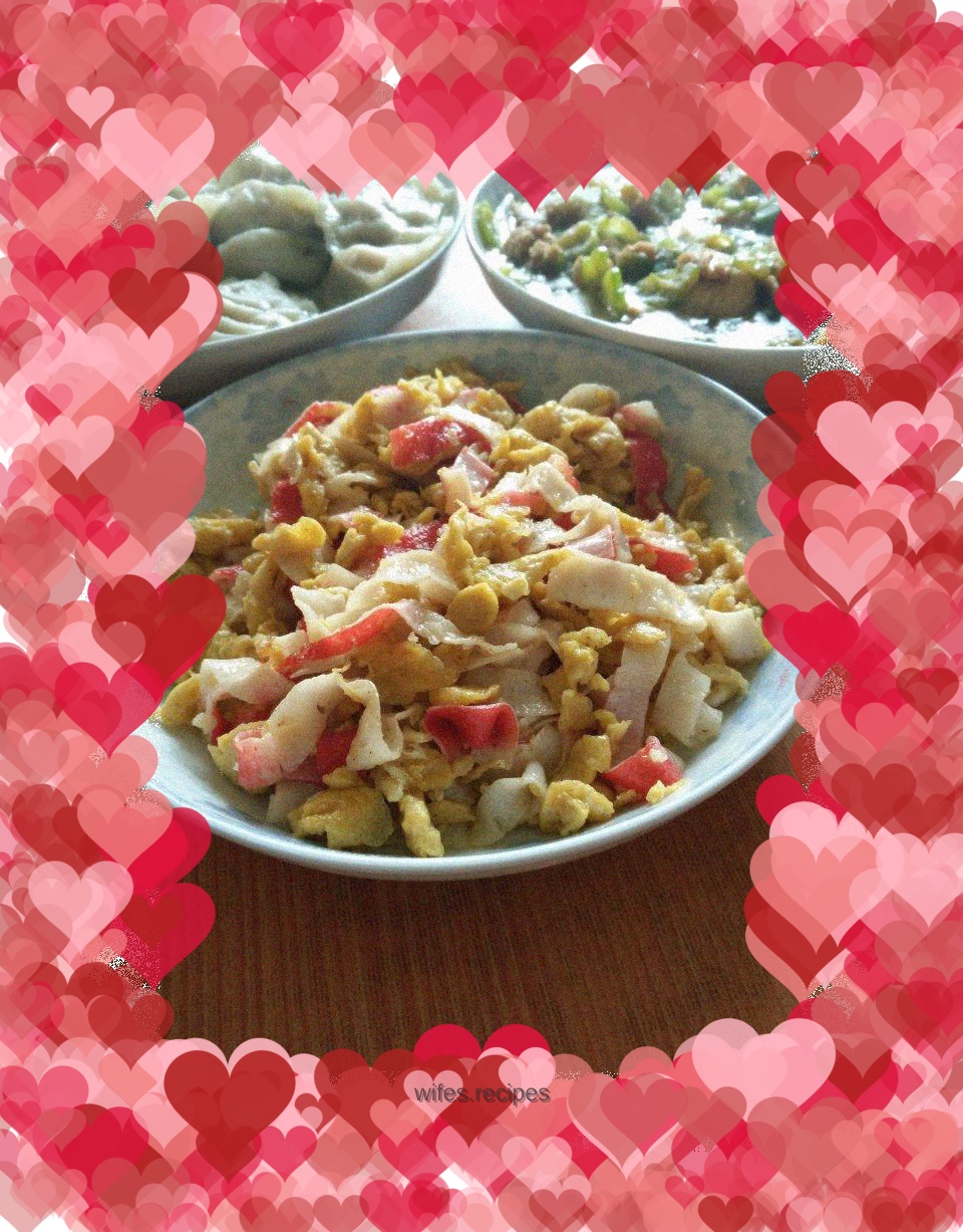 Simple and quick recipe - scrambled eggs with crab sticks