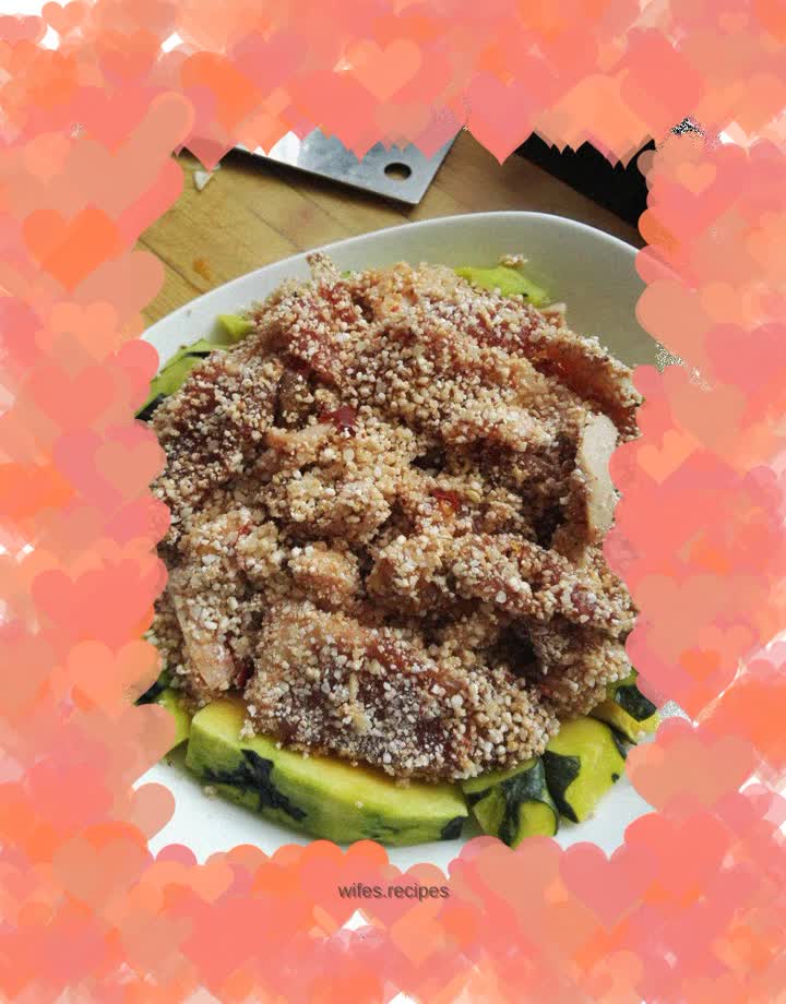 Pumpkin version of rice vermicelli steamed pork