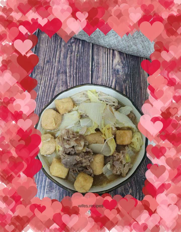 Beef stewed with cabbage and enoki mushrooms