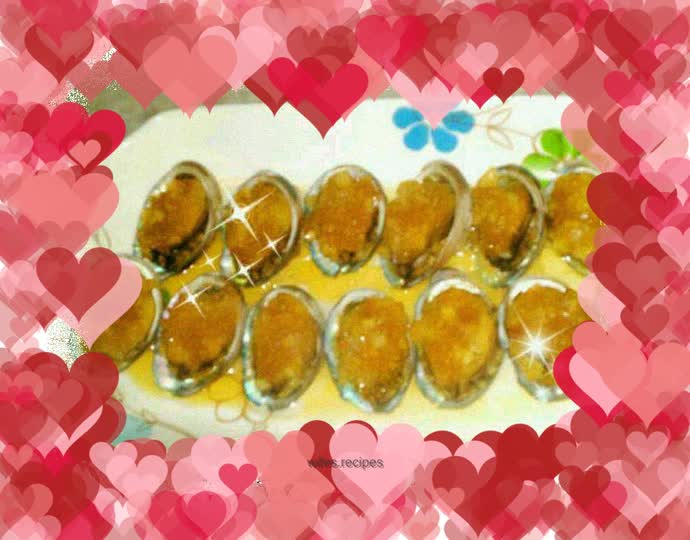 Steamed abalone with garlic