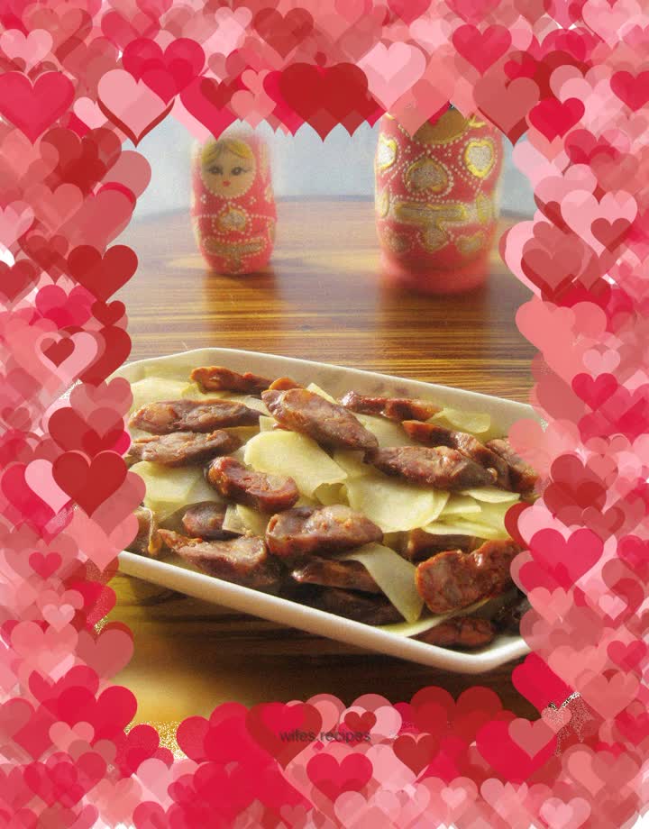 Fried sausage with potato slices