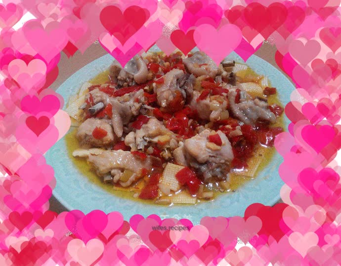 Chicken wings with chopped pepper and steamed tofu skin