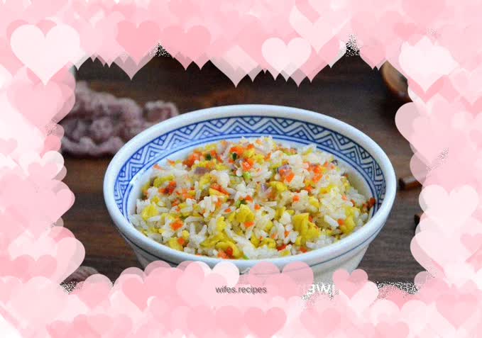 Fried rice with onions and shrimps