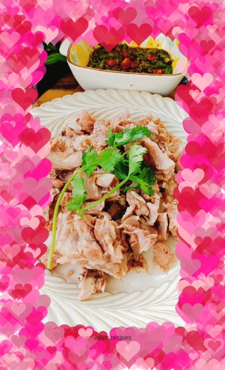 Boneless meat in white water