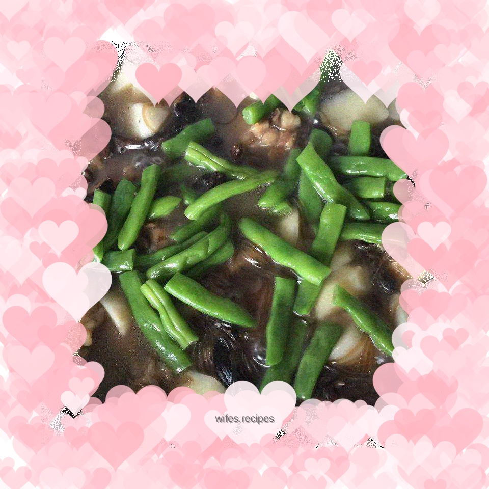 Northeast stew (Chicken Stewed with Mushrooms, Vermicelli, Potatoes and Yams)