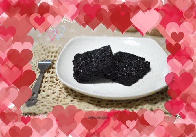 Combining Chinese and Western elements to make black rice cake