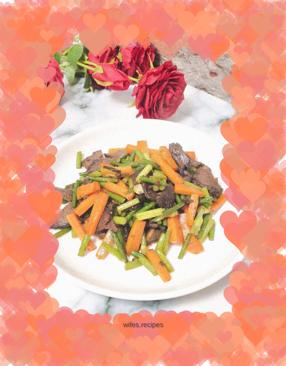 Stir-fried beef slices with garlic sprouts