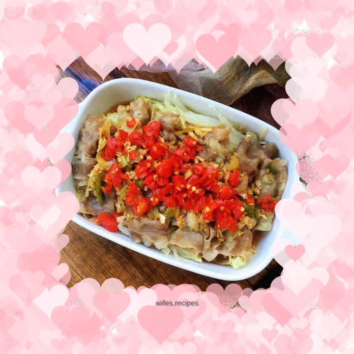 Fatty beef roll with steamed cabbage