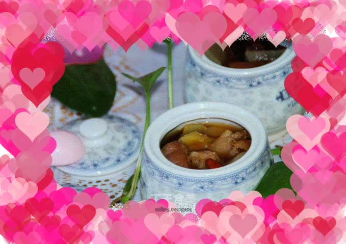 Special porcelain pot simmering soup
