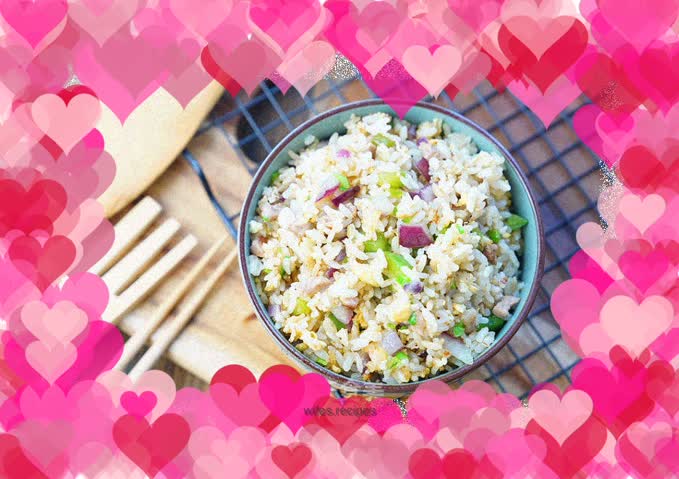 Fried rice with onions and minced meat
