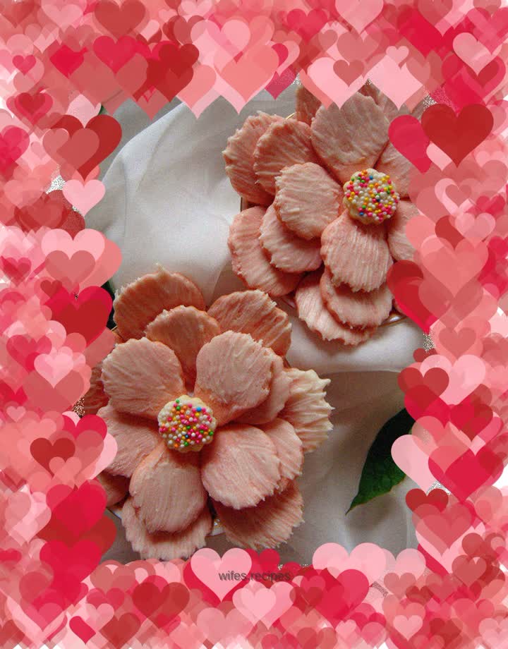Three-dimensional flower cookies: petal story