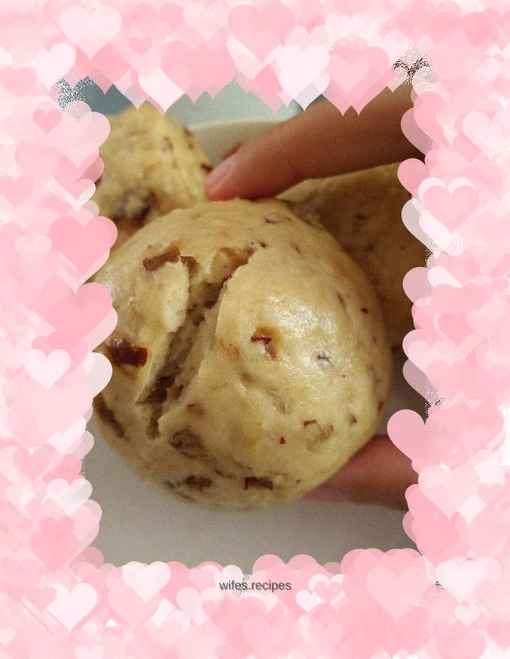 Crushed red date steamed buns