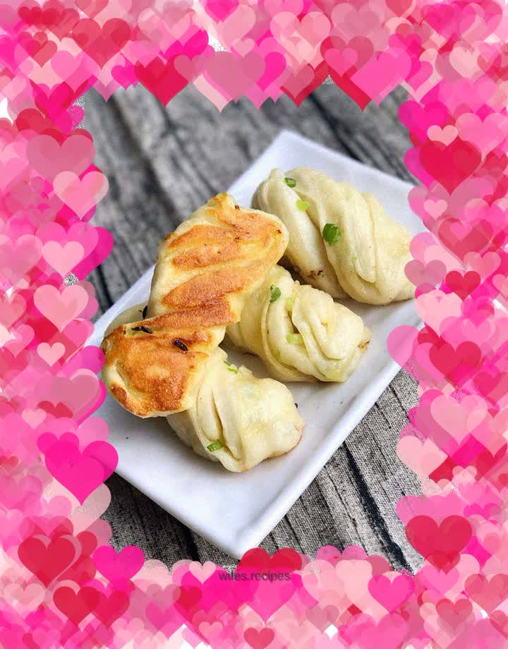 Pan-fried scallion rolls