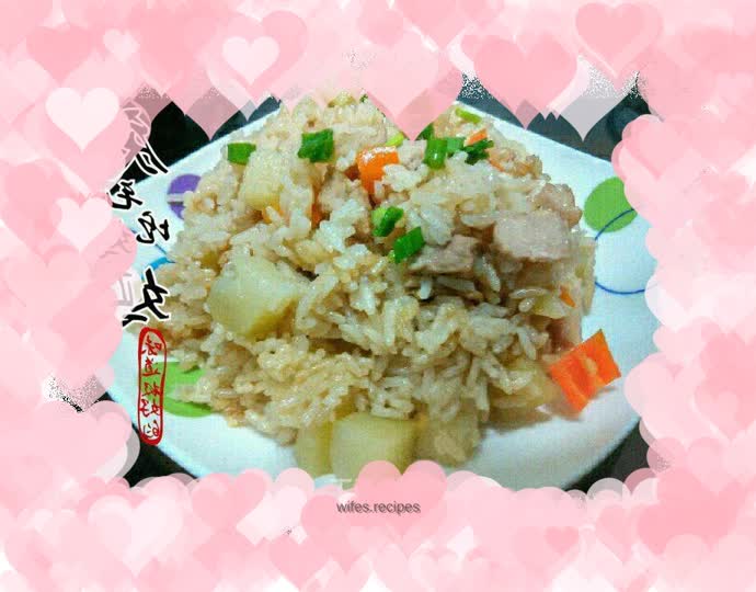Braised rice with potato and meat slices