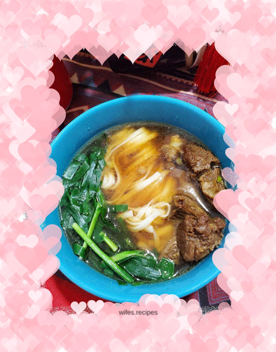 Braised pork and leek soup noodles