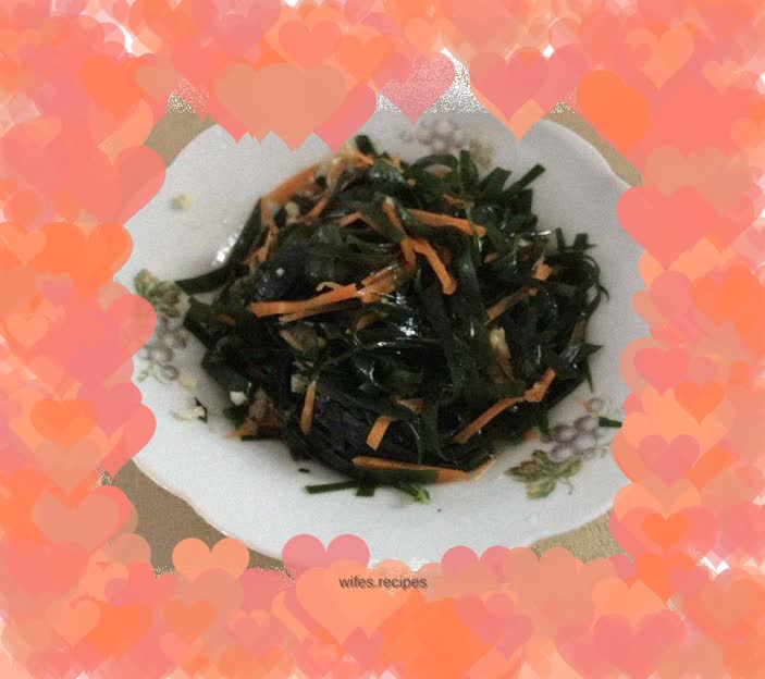 Cold kelp shreds and carrot shreds