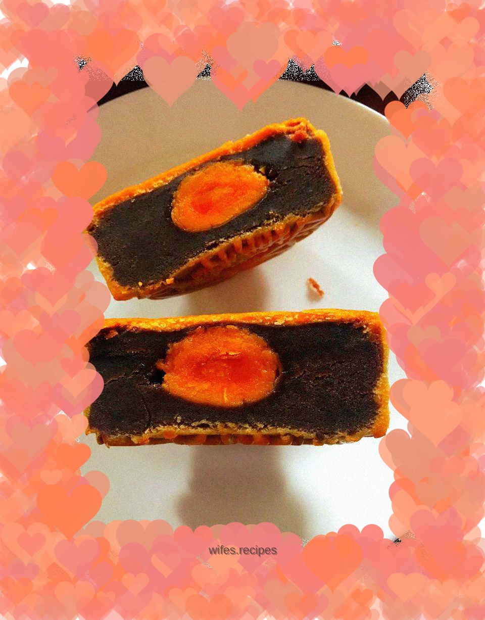 Cantonese style mooncakes