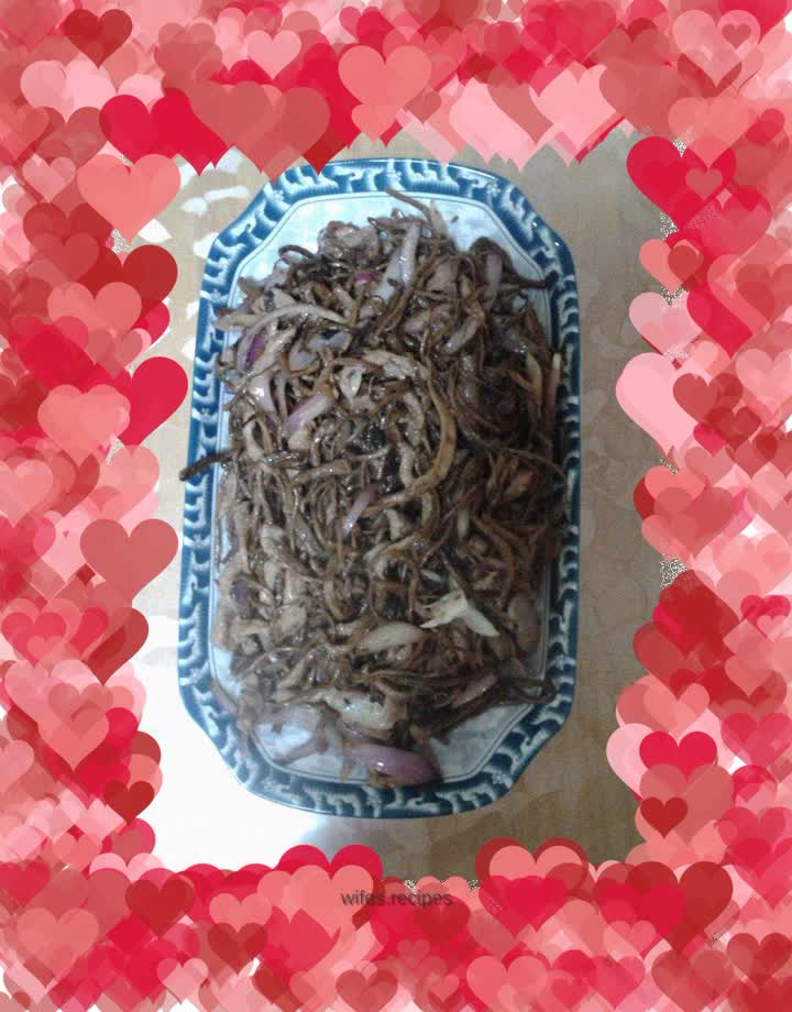 Stir-fried beef with tea tree mushrooms