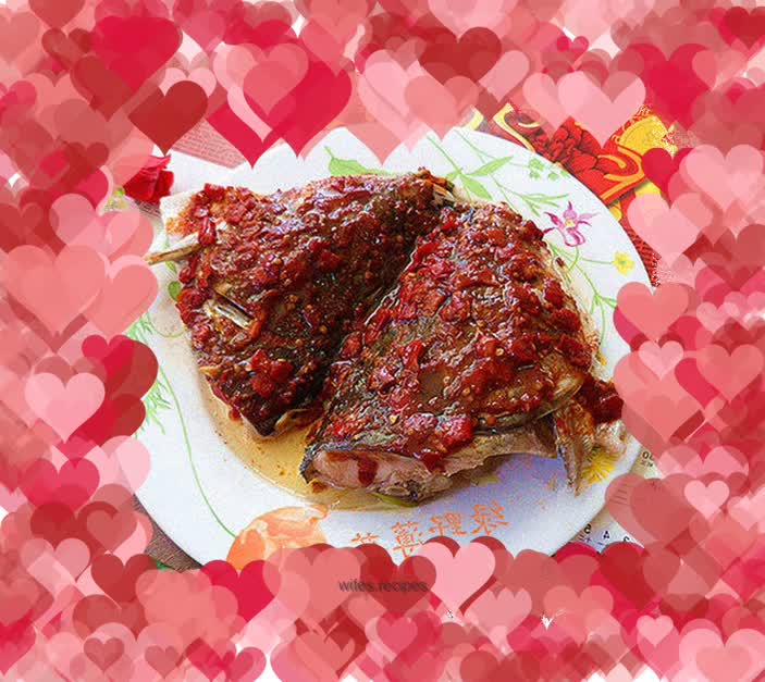 Fish head with chopped pepper