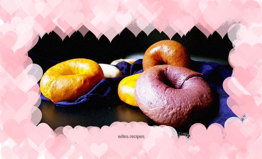 Colorful bagels with pureed vegetables