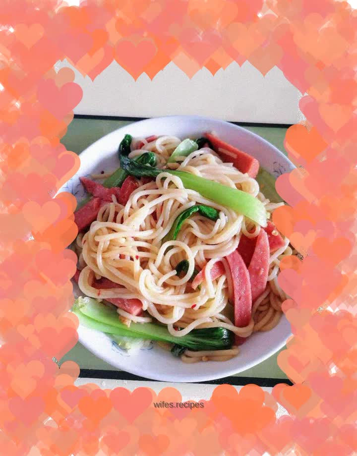 Fried ham and sausage noodles