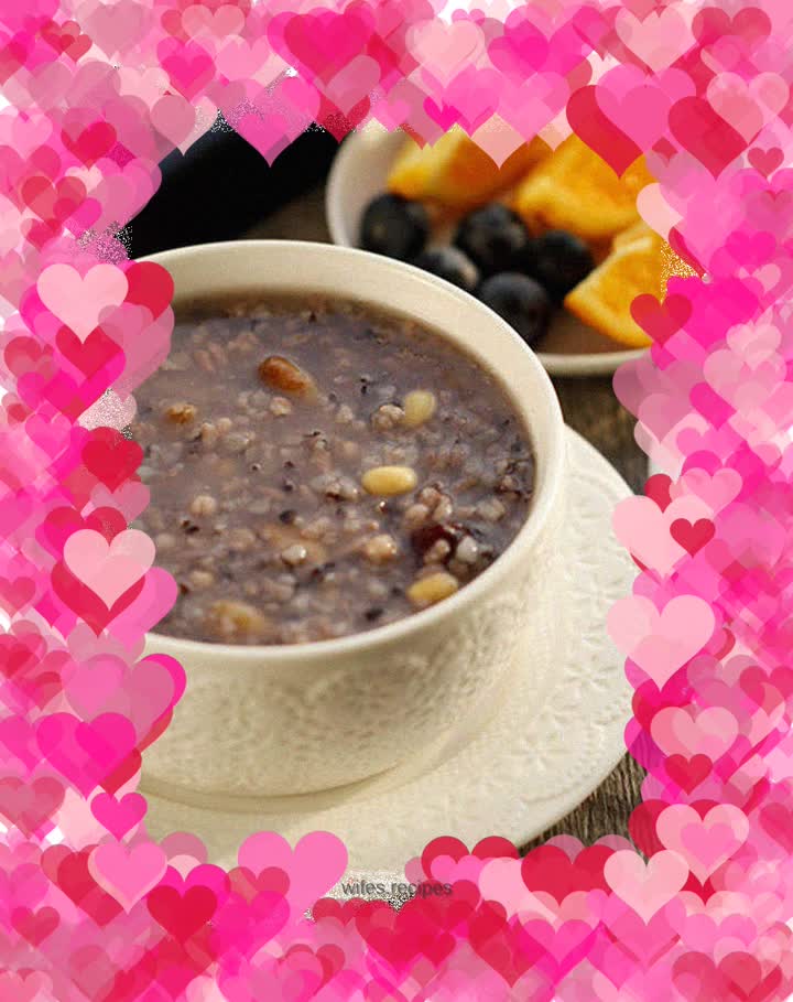 Purple rice and grape porridge