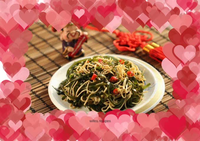 Dried kelp mixed with shredded kelp