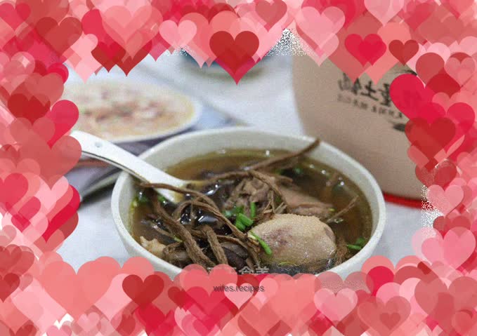 Braised duck with tea tree mushrooms