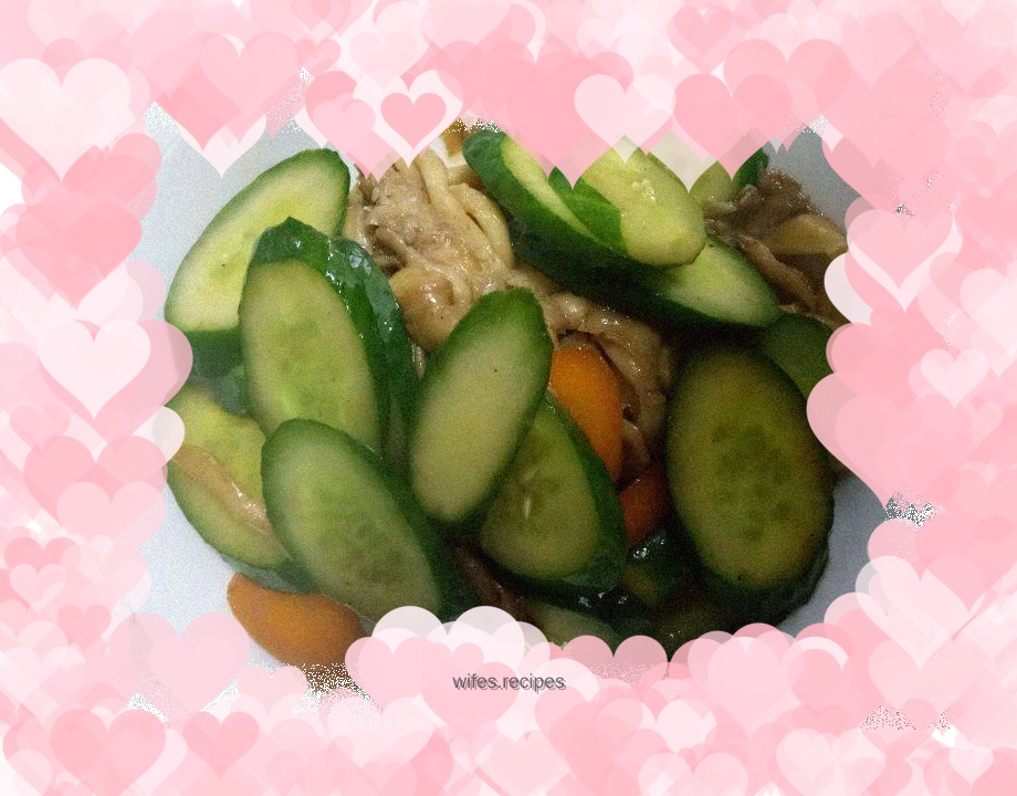 Stir-fried oyster mushrooms with cucumber
