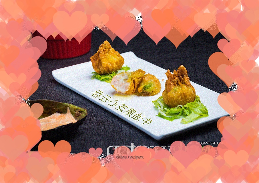 Fried wontons with avocado and cheese filling