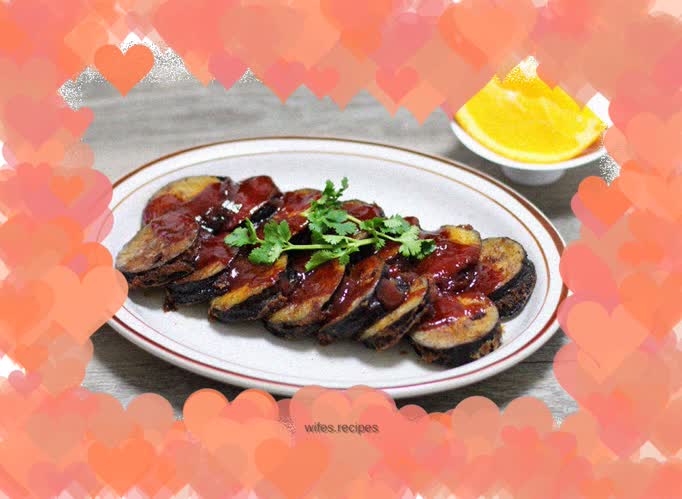 Sweet and sour meat and diced tomato sandwich