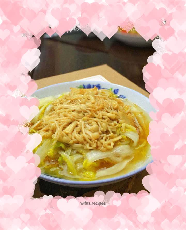 Chinese cabbage mixed with enoki mushrooms