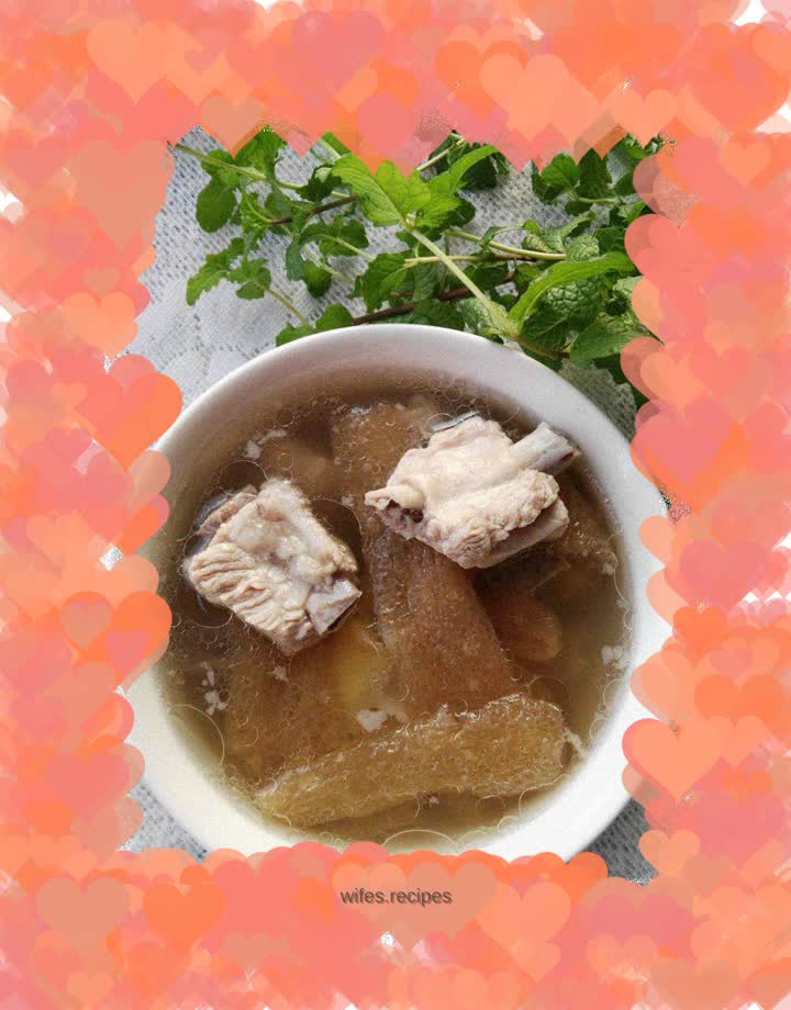 Bamboo fungus and pork ribs soup