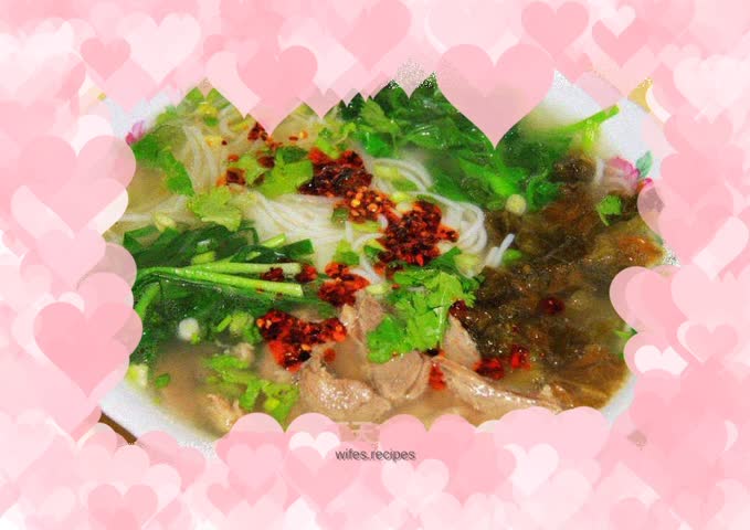 Red oil sauerkraut and mutton rice noodles