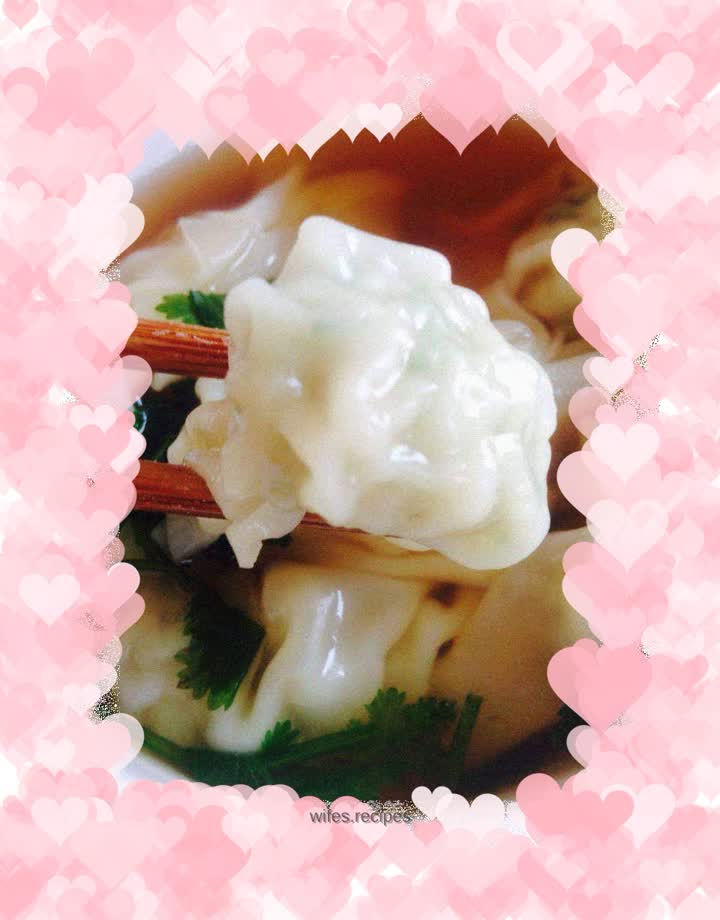 Fresh and refreshing little wontons stuffed with pork and chives