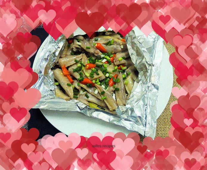 Tinfoil and salt-baked chicken wing tips