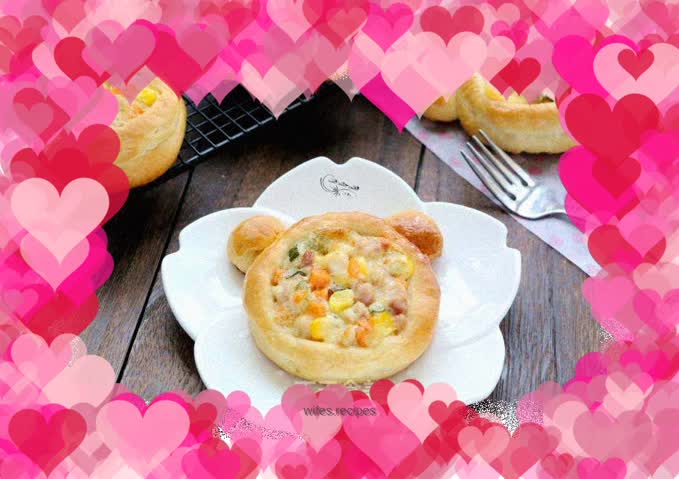 Mickey Salad Fish Sausage Bun