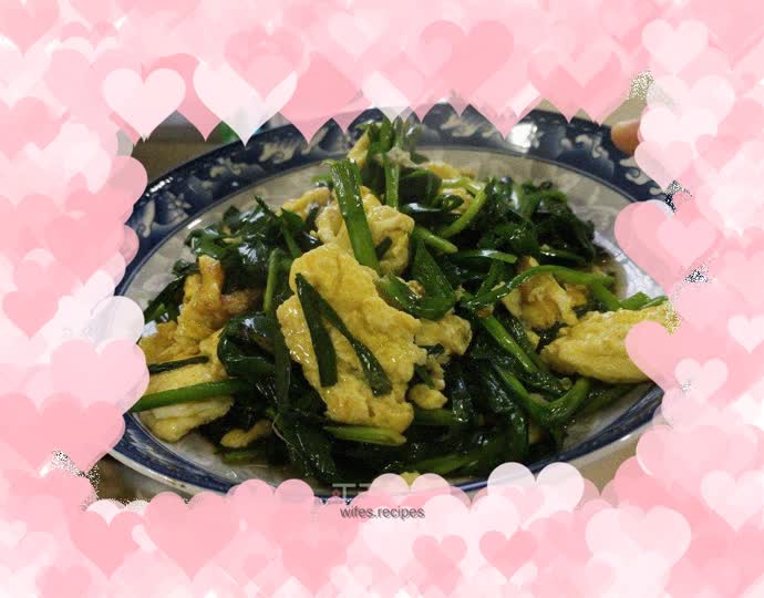 Scrambled eggs with spring leeks