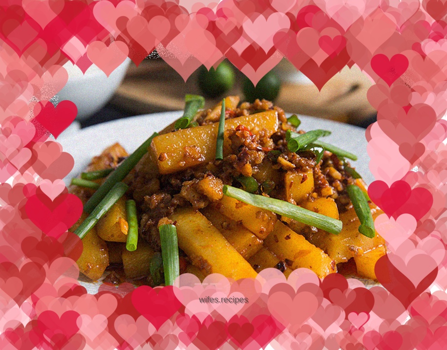 Fried Potato Fries with Spicy Minced Pork