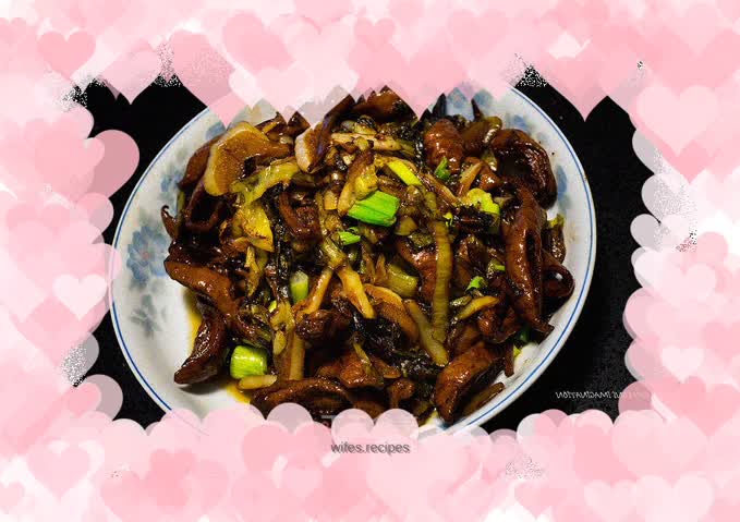 Stir-fried large intestine with sauerkraut (complete cleaning process included)