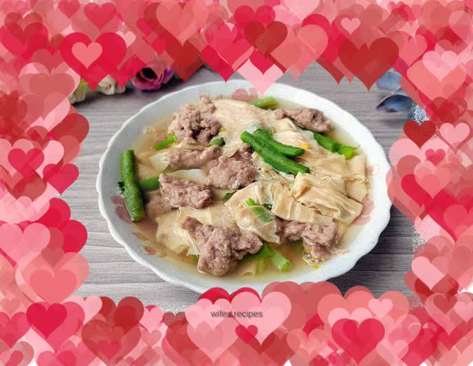 Soup with fried bean skin and cowpea meat slices