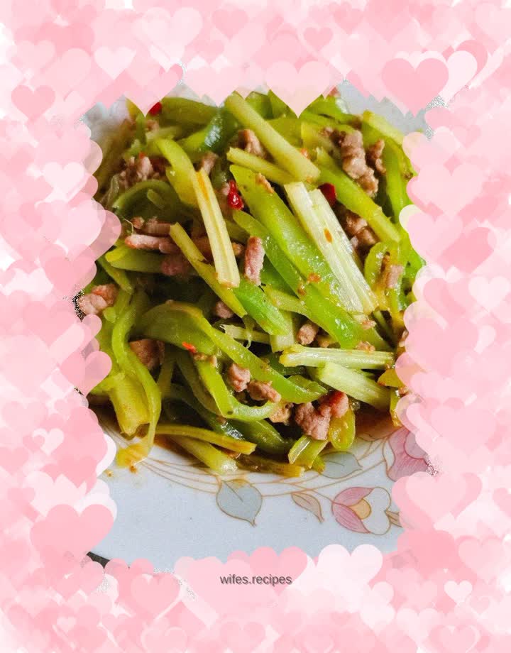 Stir-fried beef with lettuce and celery