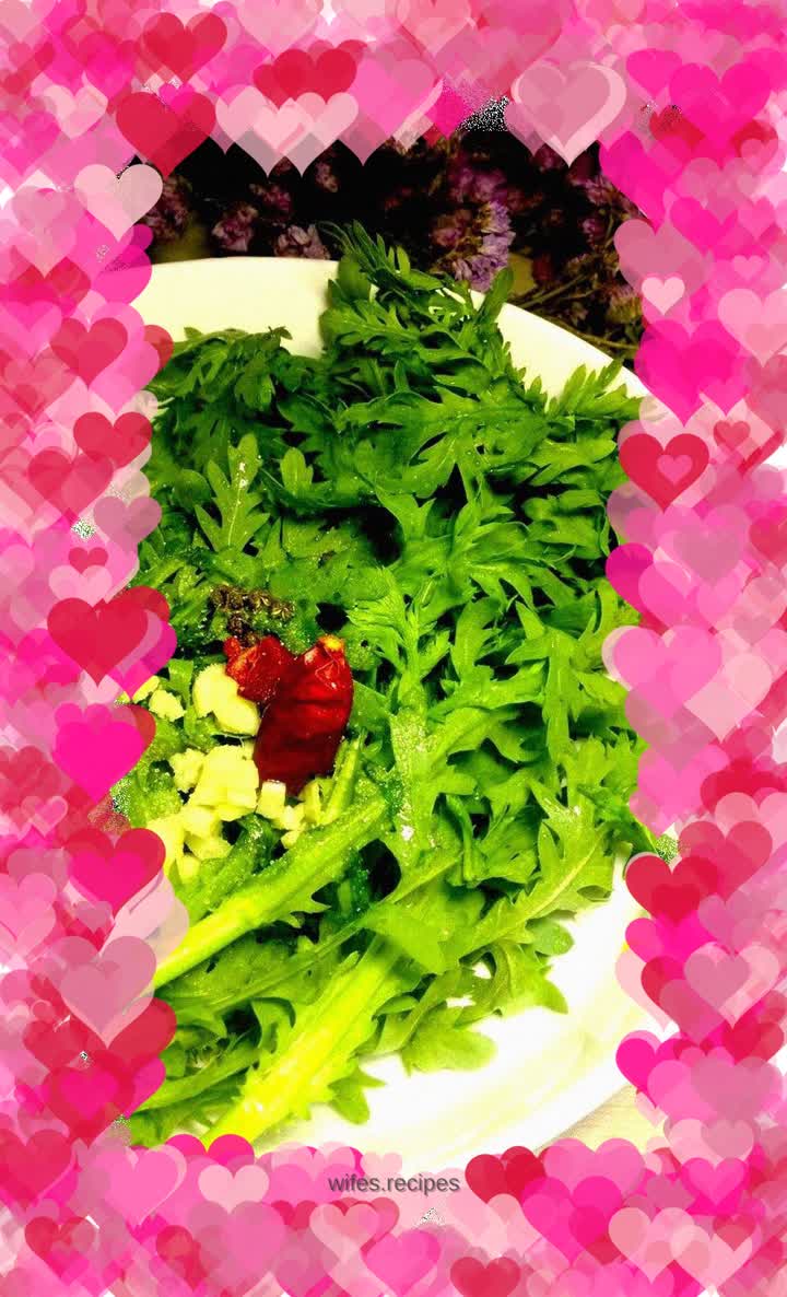 Fresh and refreshing quick-serve dish with sesame oil and chrysanthemum chrysanthemum