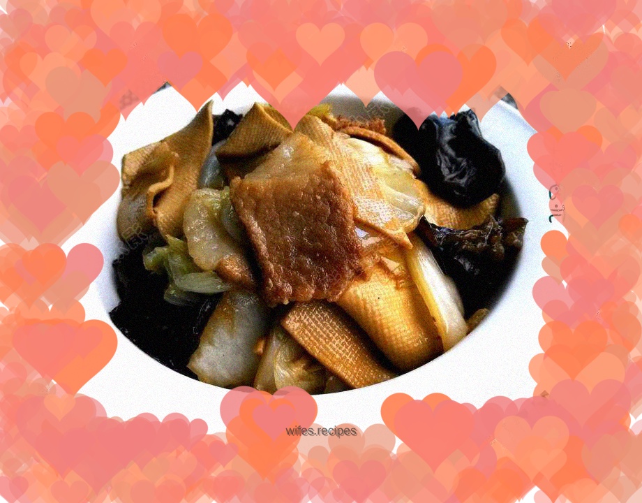 Stir-fried pork slices with cabbage and fungus